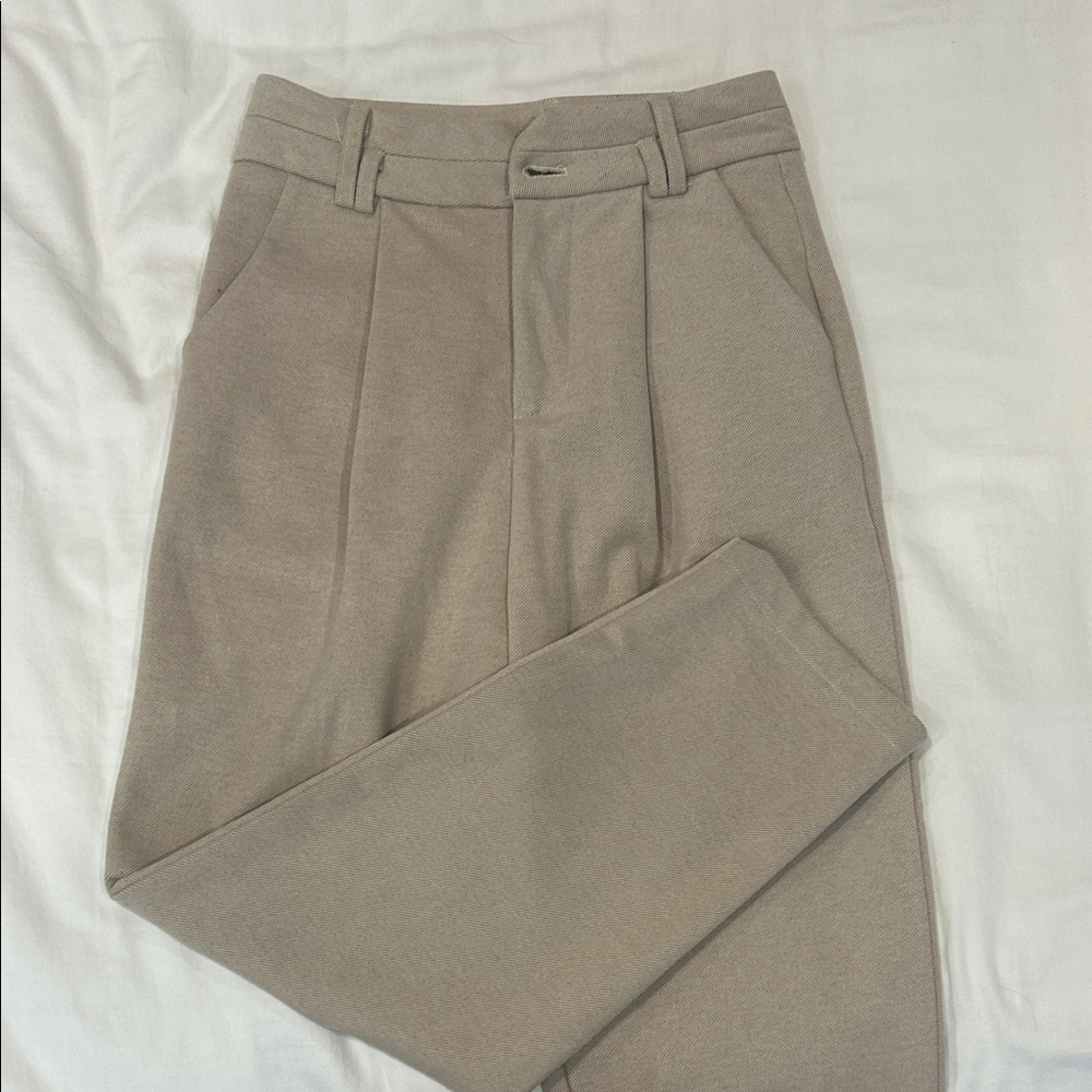 Women’s Tan Capri Tousers